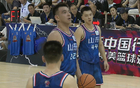 山东男篮惜败肯塔基传奇，杨文学堪称内线大腿，王证砍全场最高分