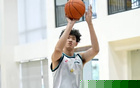 北京男篮热身赛险胜对手，范子铭发挥出色，广东小将黄明依将租借吉林男篮，中国男篮出发卡塔尔